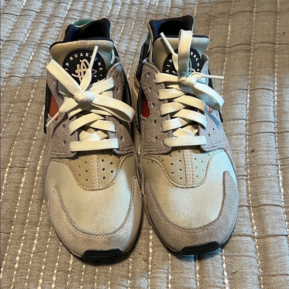 Nike Air Huarache Sneakers - Picture 2 of 6